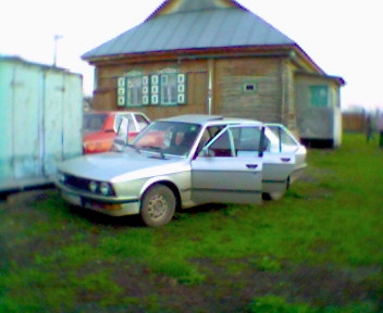 Старый добрый Е28...служивший верой и правдой!:)