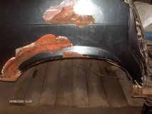 правое заднее крыло (ужас!!! Слой шаклевки 2см O.o)