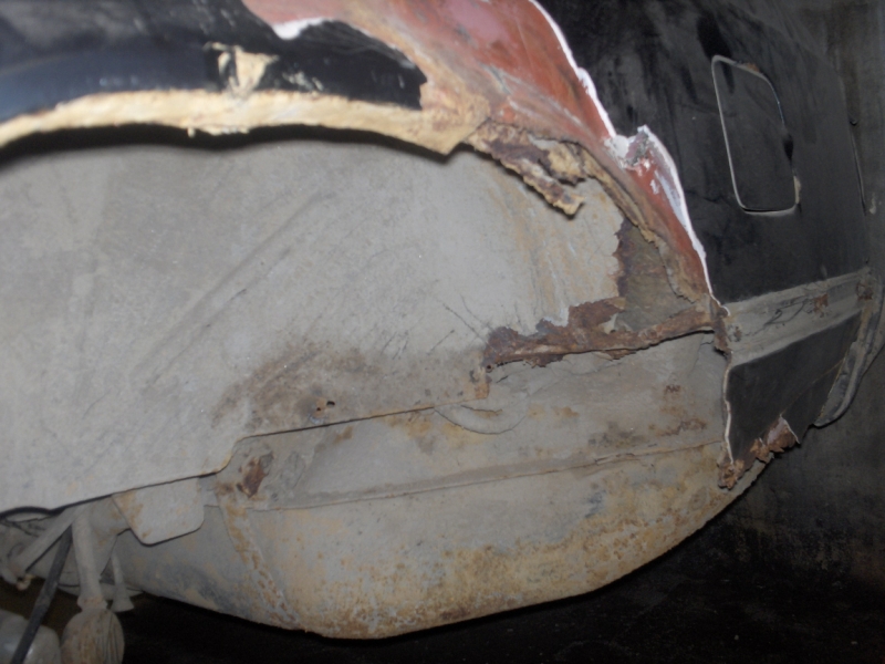 левое заднее крыло