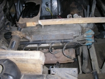 Двигатель и временная распорка из деревяшек