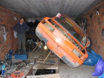 Машина на боку 1