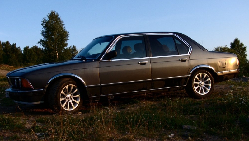 735i