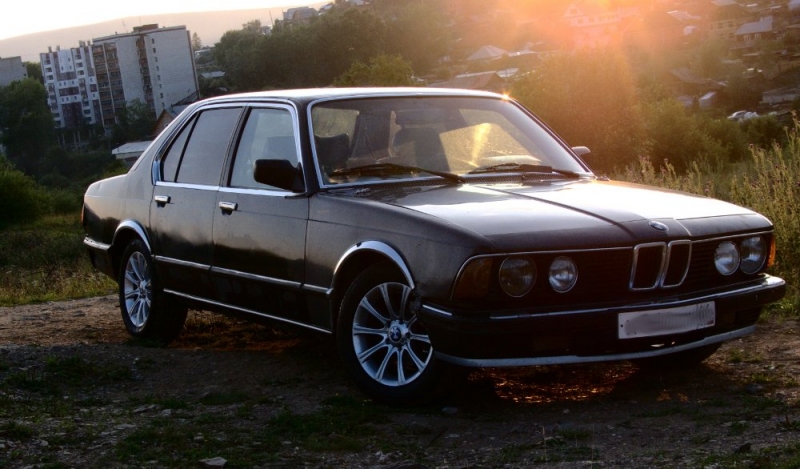 735i