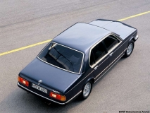 745i