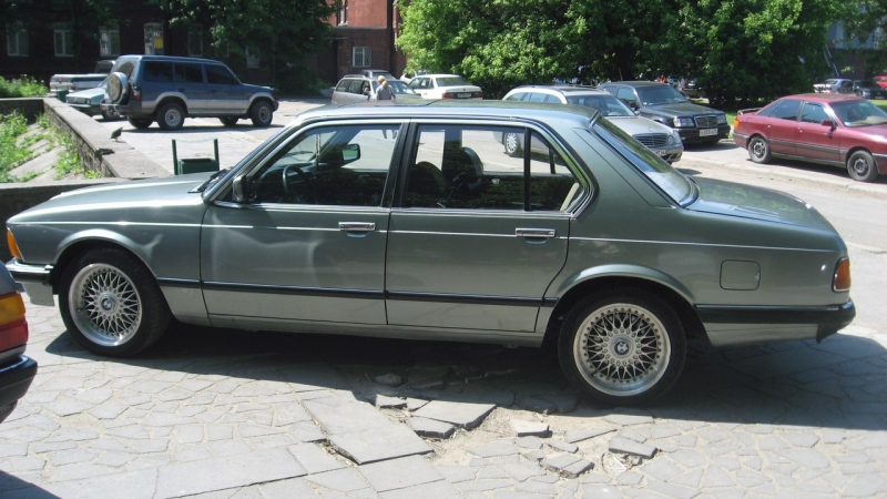 IDMySO8Je78