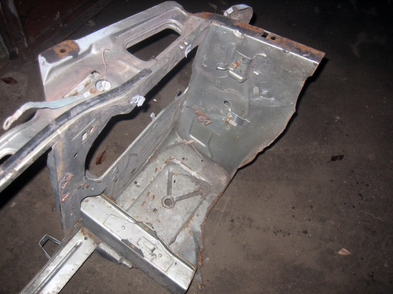 Прикупил телевизор, ржавый но не гнилой, и с площадкой под АКБ