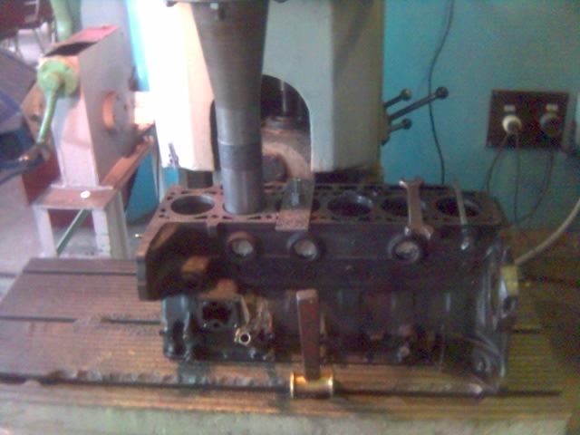 Ремонт 2го цилиндра (расточка гильзы)