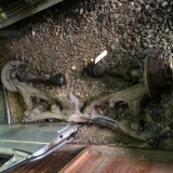 Задняя балка с рычаками и шрусами и тормозами